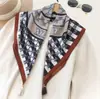 Pañuelo estilo vintage con estampado de anacardos para mujer, un accesorio chic y discreto que se puede usar en capas e incluso como cinturón para la cintura para crear un efecto adelgazante