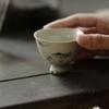 Feixe esculpido verde underglaze cor pintada à mão Idle fish xícara de chá de cerâmica artesanal master Cup high foot tea xícara de chá de kung fu conjunto de chá
