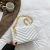 2026 Nuevo Estilo Bolso Cruzado con Cadena Color Sólido Hilo Bordado Personalizado Elegante Minimalista Pequeño Bolso para Viajes Diarios Hombro Cuadrado Pequeño