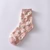 Meias de algodão da marca Liaoyuan meias de relevo tridimensional femininas de cano médio rosa estilo palácio absorventes de suor retrô versáteis outono e inverno