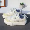Sapatos de Lona Leves com Solado Grosso e Listras Estilo Fofo Design de Nicho Cadarço Sapatos Brancos Sapatos Casuais para Estudantes Novo Estilo 2026