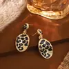 Falda de Moda con Estampado de Leopardo, Aretes en Forma de Corazón, Estilo Vintage Dorado, Joyería Transfronteriza Creativa Clásica de Nicho