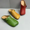Pantuflas de Punta Abierta para Mujer para Uso en Exteriores 2026 Nuevos Zapatos Planos Retro Hechos a Mano Sandalias Casuales de Cuero Suave con Suela Blanda Tendencia de Moda