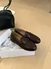 Mocassins estilo faculdade para mulheres, de sola reta, bico quadrado, sapatos pequenos de couro, coleção de outono 2026 tendência, sem cadarço, sapatilhas estilo britânico