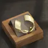 Brincos de Linha Escovada Fosca Agulha de Prata Luxo Acessível Brincos de Metal de Alta Qualidade Estilo Cool Elegantes e Modernos para Mulheres