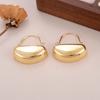 Nuevos pendientes geométricos de temperamento simple Xia Xingyue, pendientes asimétricos, personalidad de mujer, tendencia creativa, joyería al por mayor