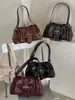 Bolso de Motocicleta Retro de Nicho Bajo el Brazo para Mujer 2026 Nuevo Estilo Bolso de Mano de Alta Gama Versátil Bolso de Hombro Cruzado