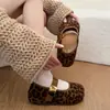 Sapatos Femininos Estilo Birkenstock de Metal com Velcro Retrô 2026 Novidade Outono Franceses Sola Grossa Aumenta Altura Sapatos Ballet Mary Jane
