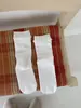 Meias de cano médio com babados estilo coreano IOULOR para mulheres, meias de algodão caneladas verticais, cor sólida suave, adequadas para combinar com sapatos de couro pequenos