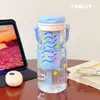 Copo de Plástico para Meninas com Alto Apelo Estético, Novo Modelo 2026, Design Simples com Canudo e Compartimento para Chá, Copo Portátil para Estudantes
