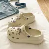 Song Xiaoke 2026 Modelo Nuevo para Aumentar la Altura Suela Gruesa Simples Casuales EVA Puntera Cerrada Zuecos para Mujeres y Parejas para Uso al Aire Libre