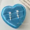 Pendientes de Aro con Colgante de Cruz de Diamante Estilo Dulce y Fresco para Mujer, Nicho de Alta Gama, Pendientes de Diseño Único Simple para Apilar