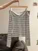 Camiseta de Manga Larga a Rayas Off-Shoulder para Mujer, Otoño e Invierno 2025, Corte Ajustado, Bloques de Color, Prenda Base