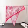 Bufanda de triángulo versátil y elegante, chal protector solar estampado de seda sintética, cinturón para la cintura, bufanda para el cuello, pañuelo para la cabeza, bufanda para mujer