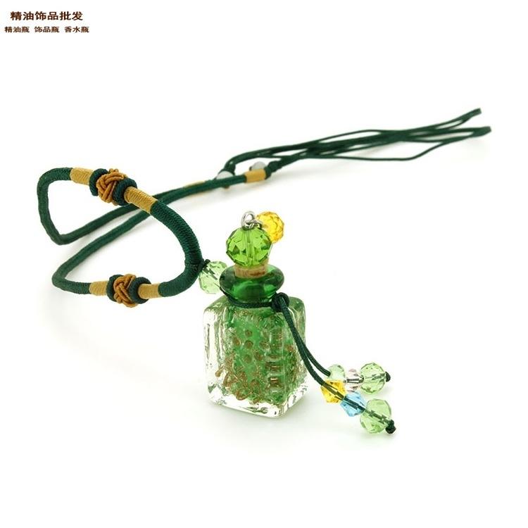 中国精油饰品网双扣绳绿色方形金莎琉璃瓶项链2.jpg