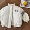 Chaqueta Acolchada Infantil 2025 Invierno Chaqueta de Marca Moderna para Niños Chaqueta de Béisbol Cálida para Bebés y Niños Pequeños Abrigo de Algodón a la Moda