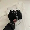 Bolso Cubo de Mano de Diseño de Nicho para Mujer 2026 Nuevo Bolso de Cadena de Moda Bolso de Hombro Único de Gama Alta Bolso Cruzado