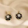 Brincos de Flor de Pérola Coreanos para Mulheres, Brincos de Luxo Leve e de Alta Qualidade, Estilo Novo, Moda de Nicho, Brincos Versáteis Venda por Atacado