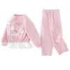 Conjunto Deportivo para Niñas Manga Larga Primavera y Otoño Nuevo Lindo Gatito de Dibujos Animados Encaje Parche Sudadera Cómodo Conjunto de Dos Piezas