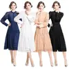 Novedad transfronteriza: Vestido de longitud media, corte entallado, con botones, manga tipo linterna, con intrincado bordado de diseño floral calado, de estilo regio