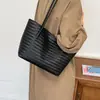 Nova Bolsa de Outono 2026 Grande Capacidade Tendência Ombro Único Casual Versátil Bolsa de Moda Tote Feminina