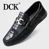 Mocasines de cuero genuino de primera capa para hombre, nuevos zapatos de negocios casual de alta gama con patrón de cocodrilo, transpirables, de suela blanda