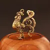 Pingente Criativo Artesanal Pequeno de Bronze do Galo do Zodíaco Chaveiro de Latão Vintage Galo Enfeites de Barraca