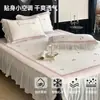 Juego de Tres Piezas de Alfombrilla de Seda de Hielo Clase A para Enfriamiento de Verano, Lavable a Mano y en Máquina, Estilo Falda de Cama Estampada Estilo Francés, Alfombrilla para Aire Acondicionado, Rosa