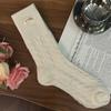Meias de Cano Médio Estilo Coreano com Padrão de Cânhamo em Relevo Etiqueta de Tecido Costurada Meias de Joalheria Outono e Inverno Novo Combinação Livre Cor Sólida Meias de Algodão Femininas