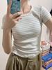 Camiseta de rayas de manga corta Vintage Niche para mujer, estilo Spice Girls, de verano, ajustada, con hombros descubiertos y elegante combinación.