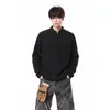 Camiseta de manga larga con estampado de piel de serpiente retro americano y patchwork deconstruido, top básico de otoño moderno para hombre con cuello Henley