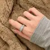 Anillo Vintage de Plata de Ley S925 Resistente con Circonita para Mujer, Diseño Abierto Ajustable, Sensación de Nicho de Alta Gama, Lujo Ligero, Artículo Versátil Nuevo de Moda