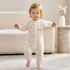 Macacão de bebê, quente e grosso, para recém-nascidos no outono e inverno, macacão acolchoado para bebês de um mês, roupa sem costura para o inverno