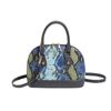 Bolsa de concha portátil da moda para mulheres 2023 Verão novo padrão de cor contrastante ombro único transversal casual simples bolsa para o dia a dia