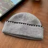 Gorro de Punto de Moda Estilo Coreano con un Sencillo Estilo Universitario y Diseño de Bloques de Color, Cálido Gorro de Invierno y Otoño para Mujer
