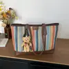 Bolso de Playa con Bloques de Color Rayas de Moda Tejido de Paja Colgante 2026 Estilo Coreano Elegante Nuevo Patchwork Veraniego