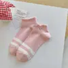 Calcetines Cortos Lindos Estilo Japonés para Mujer, Calcetines Finos Transpirables de Verano, Calcetines Tobilleros Rayados a Cuadros de Fresa, Versátiles Calcetines Deportivos Rosados
