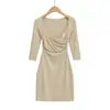 8693-26 Verão Estilo Coreano Slim-Fit Gola U Grande Liso Manga Média Cintura Marcada Bodycon Vestido Peça Única Bodycon