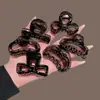 Pinza para el pelo acrílica hueca de diseño único para mujer, nuevo clip de tiburón popular otoño 2026, pinza de garra de peinado de alta gama