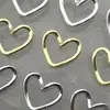 Accesorios para Uñas DIY Corazón de Melocotón Hueco Simple Forma de Corazón Aleación Tridimensional Accesorios para Uñas DIY Al por Mayor en Stock