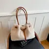 Bolsa de Hombro Invierno 2025 Bolsa de Peluche Siente Nuevo Estilo Bolsa de Gran Capacidad Bolsa para el Trabajo Bolsa de Hombro Moda para Mujer Simple