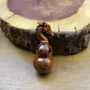 Pingente de Cabide de Cuia Esculpido em Madeira de Jujuba com Raio, Ornamento de Cabeça de Dragão, Chaveiro de Cuia, Cuia em Forma de Espada, Esculpido Puramente à Mão