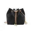 Bolsa de mão casual de nicho 2026 outono nova moda bolsa transversal estilosa com corrente bolsa de sorte para o trabalho