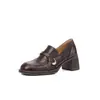Dois estilos de mocassins da moda, adequados para o trabalho, com forro de pele de carneiro e forro de fleece para o inverno de 2026, apresentando saltos grossos, biqueiras redondas e um design de corte profundo, feitos de couro genuíno, para mulheres