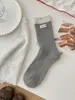Estilo miu otoño e invierno engrosado hilo de lunares tela de lana etiqueta calcetines hasta la mitad de la pantorrilla hilo grueso cálido resistente al frío estilo universitario holgados calcetines largos