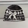 Chapéu de Lã Quente Versátil de Tricô Jacquard Novo Retrô com Laço que Afina o Rosto, Chapéu Versátil Protetor de Orelhas, Chapéu para Clima Frio