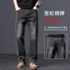 Calça jeans de alta qualidade na cor cinza fumaça, calça masculina de corte reto e modelagem solta, coleção outono/inverno 2026, calça longa casual para homens de meia-idade, com forro de fleece