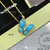Collar de Cuatro Hojas y Mariposa Azul de Alta Gama, Mismo Estilo que las Celebridades de Internet, Cadena de Clavícula de Lujo en Oro Rosa de 18 Quilates con Nácar Blanco