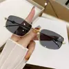 Óculos de Sol Design Quadrado High-End Retrô, Emagrecedores e Versáteis, Armações de Metal, Óculos de Sol Simples