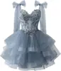 Vestido de Baile em Tule Camadas Aplicações de Renda Brilhantes Alças de Laço Vestido Curto de Formatura para Adolescentes